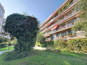 Cimiez Nice – Large Sunny One Bedroom Apartment with Terrace