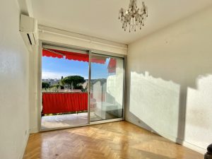 Cimiez Nice – Large Sunny One Bedroom Apartment with Terrace