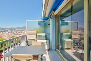 NICE – Mont Boron  – Magnifique 2 pièces traversant disposant d’une terrasse avec vue panoramique sur la mer