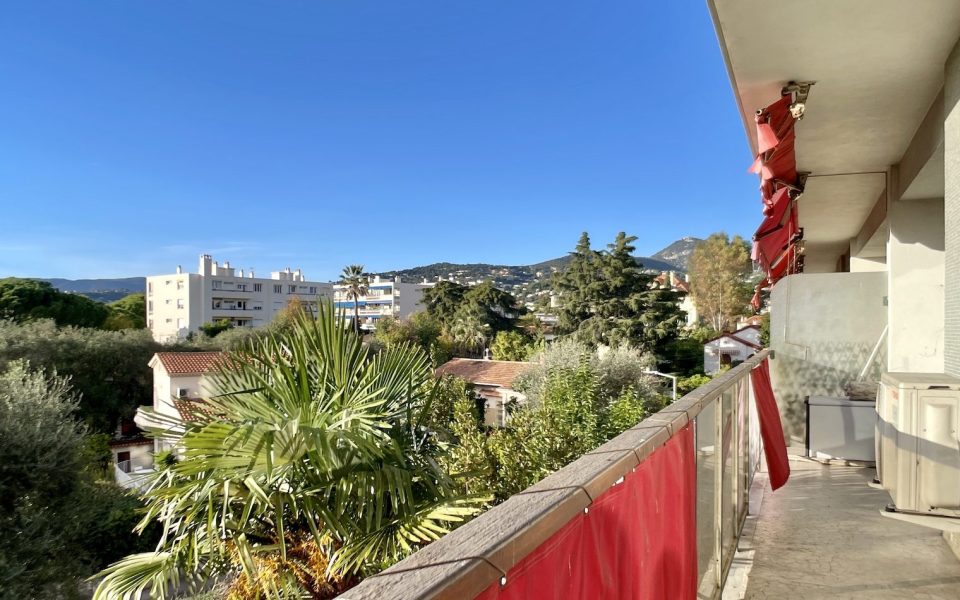 Cimiez Nice  – Grand 2 pièces baigné de soleil avec terrasse