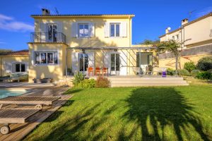 **NICE CIMIEZ – Large Detached House with Pool Surrounded by a Garden**