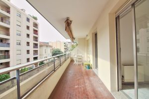 Nice Valrose – Beautiful 2 Bedroom Apartment 50 sqm refurbished with terrace