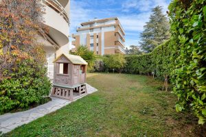 Nizza – Splendido appartamento di 4 locali di 108 m2 a livello del giardino in un residence con piscina