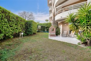 Nizza – Splendido appartamento di 4 locali di 108 m2 a livello del giardino in un residence con piscina