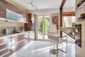 Nizza – Splendido appartamento di 4 locali di 108 m2 a livello del giardino in un residence con piscina