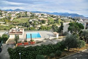 Nizza Fabron – Grazioso trilocale di 70m2 con piacevole giardino esposto a sud.