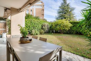 Nizza – Splendido appartamento di 4 locali di 108 m2 a livello del giardino in un residence con piscina