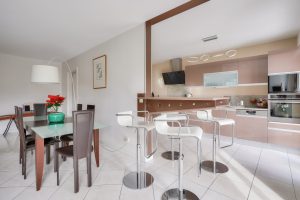 Nizza – Splendido appartamento di 4 locali di 108 m2 a livello del giardino in un residence con piscina