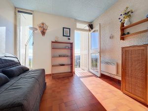 NICE RIMIEZ – Bright Studio with Panoramic View in a Private Estate