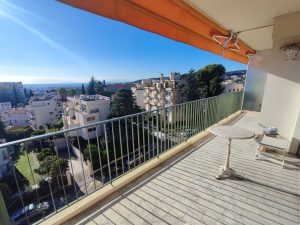 Nice Bas Cimiez – Appartement 3 pièces dernier étage avec terrasse vue panoramique