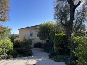 NICE RIMIEZ – Bright Studio with Panoramic View in a Private Estate