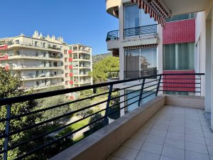 Appartement avec terrasse orientée Sud-Ouest (EN)