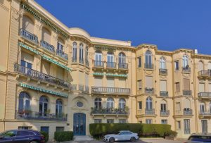 Nice – Cimiez – Large 4-room apartment of 116 m² to renovate in a Belle Époque palace for sale