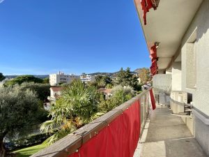 Cimiez Nice  – Grand 2 pièces baigné de soleil avec terrasse