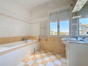 Appartement avec terrasse orientée Sud-Ouest (EN)